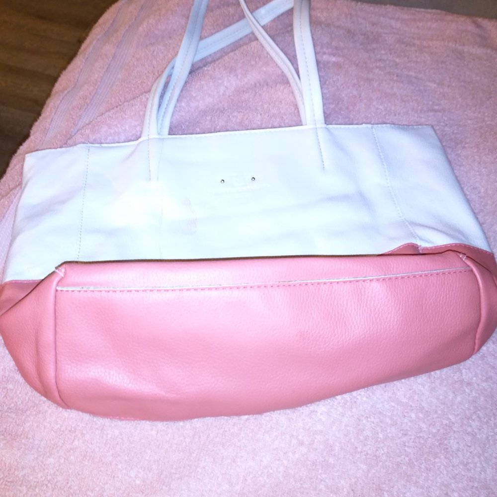 Very cute and spacious Stone Mountain purse